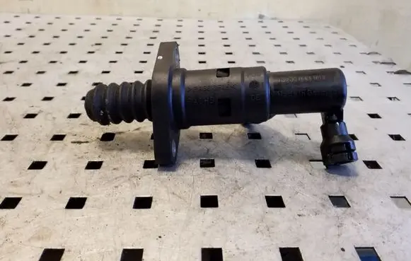 Volkswagen PASSAT B8 Clutch slave cylinder 6283000047