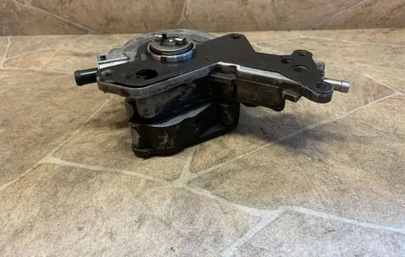 Volkswagen Caddy Vacuum pump 038145215