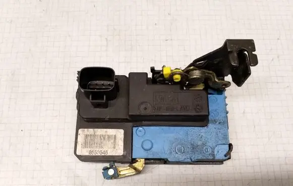 Volvo V70 Front door lock 8650546