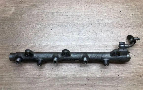 BMW 3 E90 E91 Fuel main line pipe 7787164 0445214030