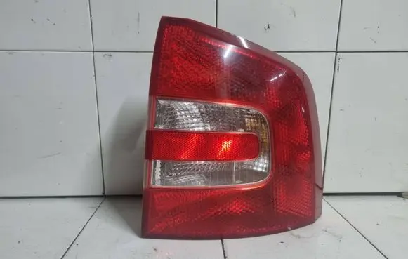 Skoda Octavia Mk2 (1Z) Rear/tail lights 1Z9945096