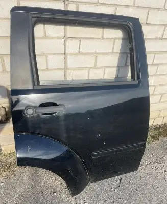Dodge Nitro Rear door