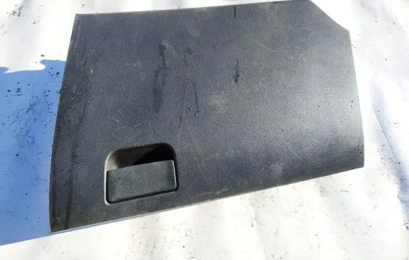 Mazda 3 II Glove box