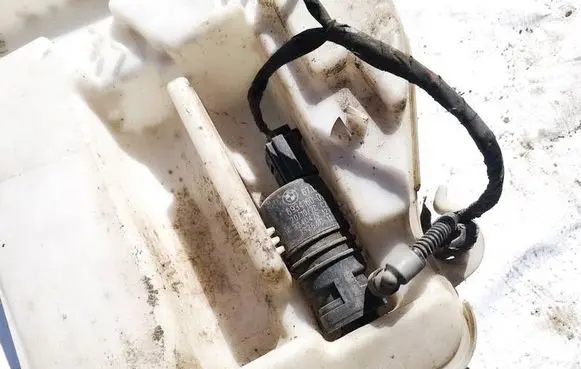 BMW 5 F10 F11 Windscreen/windshield washer pump 693416001
