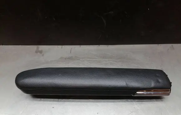 Mercedes-Benz S W221 Front door storage pocket/box A2217270166