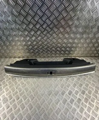 Trunk/boot sill cover protection
