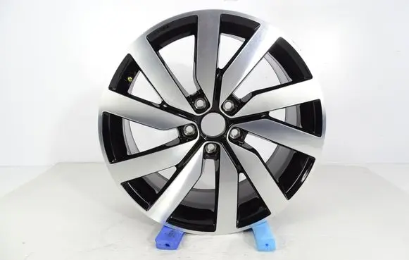 Volkswagen Golf VII Original wheel cap 5G0601025AL