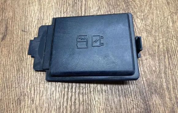 Jaguar F-Pace Fuse box cover GX7314A076DA P00147312A CZGTA