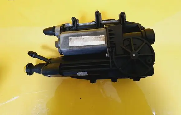 Mercedes-Benz A W168 Clutch slave cylinder 0132900001 A1682900304