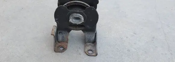 Nissan Leaf I (ZE0) Engine mount bracket