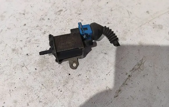 Audi A4 S4 B5 8D Turbo solenoid valve 026906283H