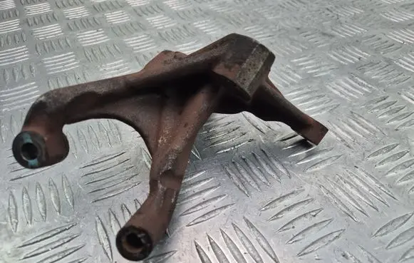 Mercedes-Benz C W205 Engine mounting bracket A6541422000