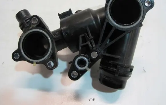 BMW X6 G06 Thermostat/thermostat housing 8596115
