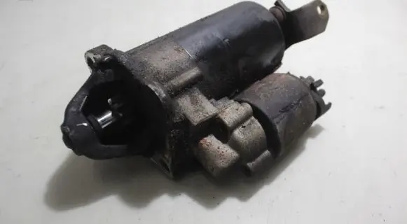 Volkswagen PASSAT B5 Starter motor 0001107068