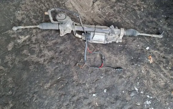 Volkswagen Golf V Steering rack 1K1423105B
