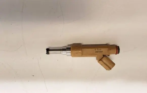Toyota Avensis T270 Fuel injector 232500T030