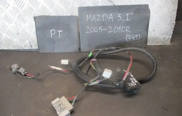 Mazda 5 EUR ISO radio connector 