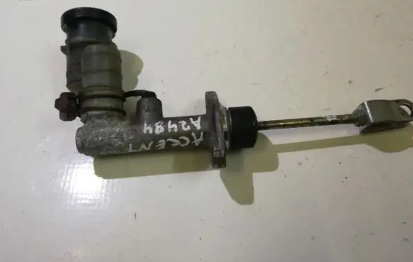 Hyundai Accent Clutch master cylinder