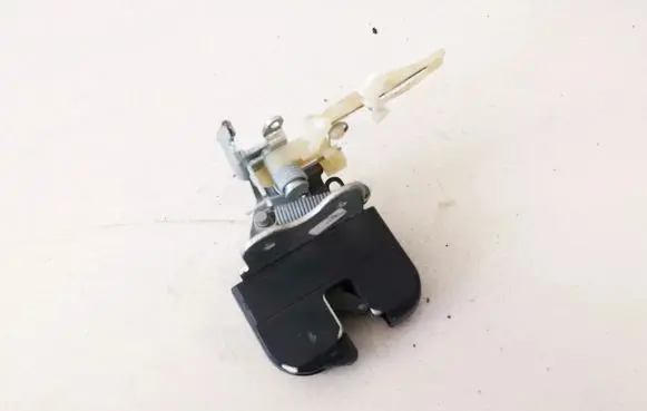 Mercedes-Benz C W203 Seat back rest lock catch a2039200472