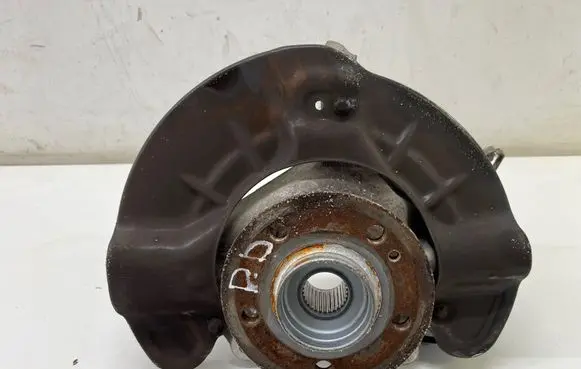 Mercedes-Benz CLA C118 X118 Front wheel hub A11858402000