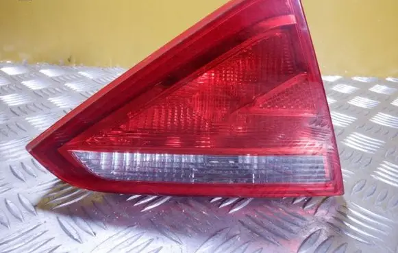 Audi A5 8T 8F Tailgate rear/tail lights 8T0945093