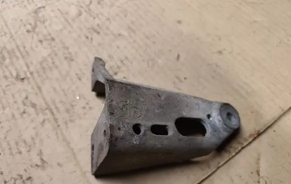 Jeep Cherokee XJ Engine mounting bracket