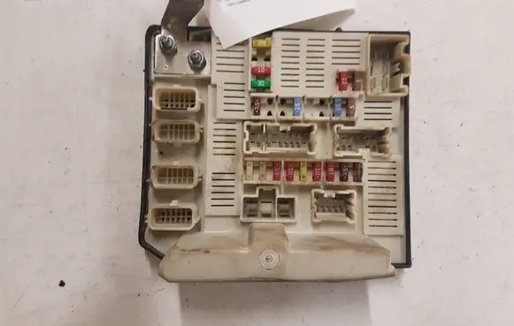 Renault Megane II Fuse module 8200481866