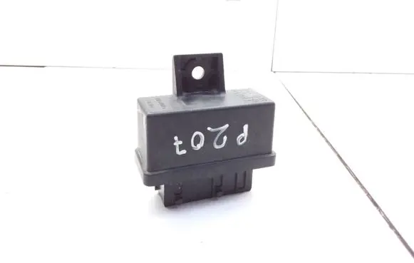 Peugeot 207 Fuel pump relay 240107