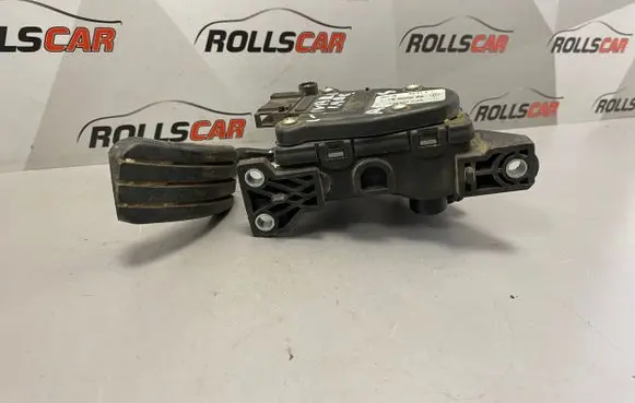 Opel Vivaro Accelerator throttle pedal 8200008477