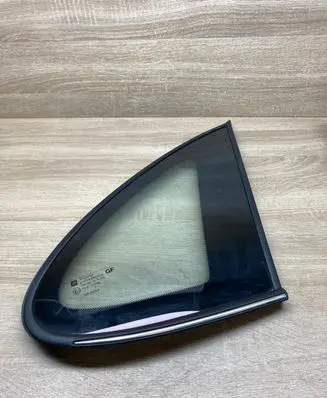 Opel Vectra C Rear vent window glass 90464368