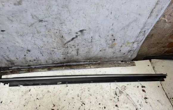 Audi A6 S6 C5 4B Front door glass trim molding 4B0853284