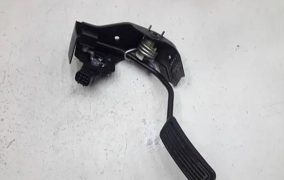 Toyota Avensis T250 Accelerator throttle pedal 8928152021 1983003041 08605