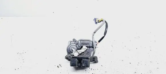 Toyota Corolla Verso AR10 Loading door lock 