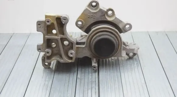 Nissan Rogue Gearbox mount