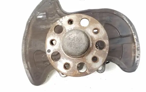 Mercedes-Benz E C207 W207 Front wheel hub A2043320101