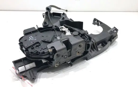 Volvo V50 Front door lock 