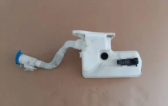 Audi Q2 - Windshield washer fluid reservoir/tank 5Q0955448AQ