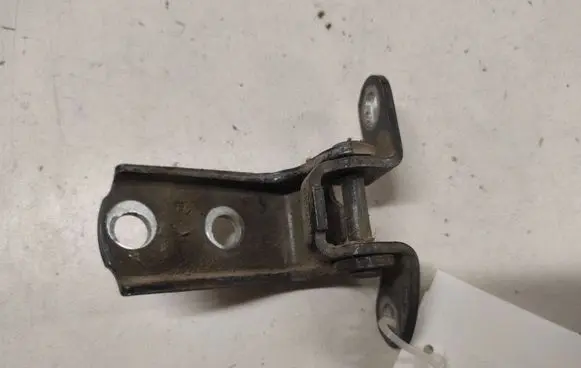 Toyota Avensis T250 Rear door lower hinge
