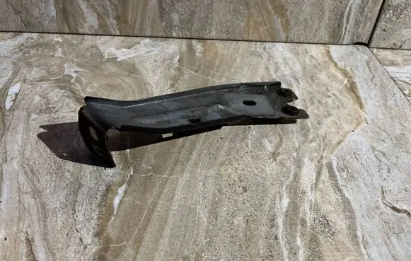 Maserati Ghibli Front splash guards bracket 673003652
