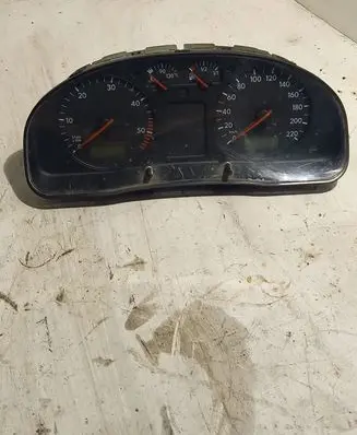 Volkswagen PASSAT B5 Speedometer (instrument cluster) 3B0919861J