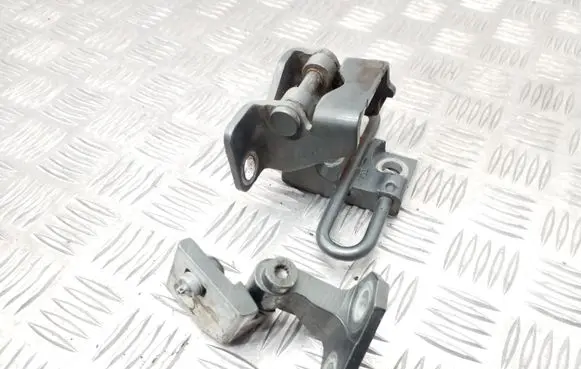 Volkswagen Golf V Rear door hinge set 1K4833411H