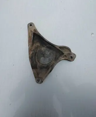 BMW 5 E39 Engine mounting bracket