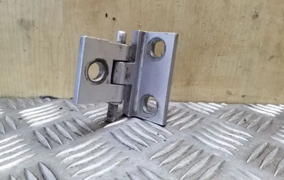 Volvo V70 Rear door lower hinge