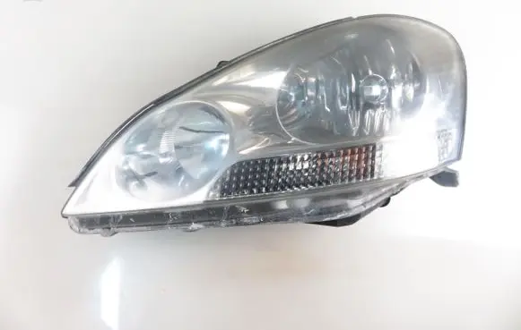 Toyota Avensis T220 Headlight/headlamp