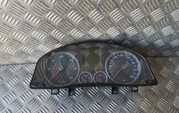 Volkswagen Golf V Speedometer (instrument cluster) 1K0920874B