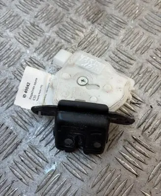Toyota Yaris Loading door lock 