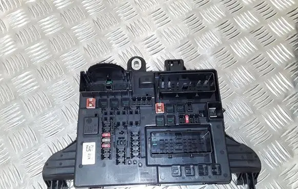 Opel Insignia A Fuse module 2273776803