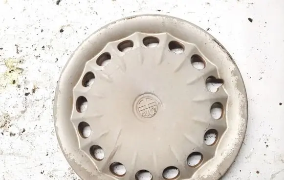 Alfa Romeo 147 R15 wheel hub/cap/trim 