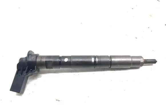 Audi A5 8T 8F Fuel injector 03L130277