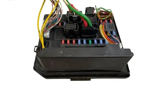 Nissan Qashqai Fuse module 284B7JD00B 519228324 1018421554